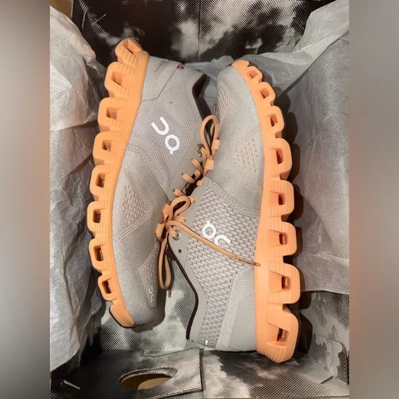 OnCloud X- Running Beige and Peach Sneakers - Picture 4 of 5